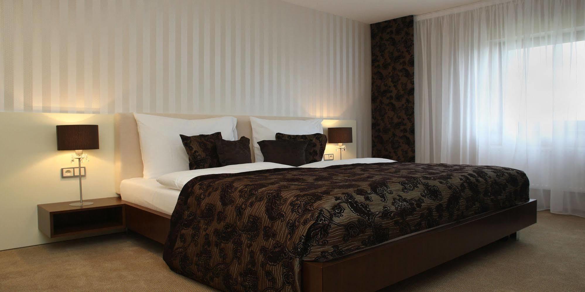 Golden Fish Apartmany Xia Plzeň Kültér fotó